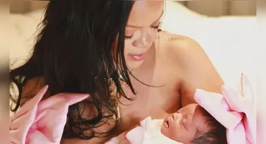 Imagem ilustrativa da notícia: Rihanna encanta fãs ao mostrar fotos raras da filha caçula