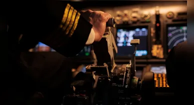 Imagem ilustrativa da notícia: Pilotos brigam e avião despenca 14 mil pés em 30 segundos