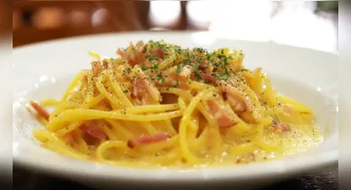 Imagem ilustrativa da notícia: Dia do Bacon: aprenda a fazer uma carbonara sem glúten e lactose