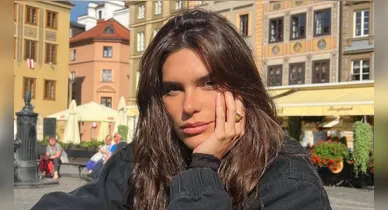 Imagem ilustrativa da notícia: Mariana Goldfarb posa nua em praia e arranca elogios na web