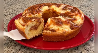 Imagem ilustrativa da notícia: Bolo de doce de leite: receita simples para o café da tarde