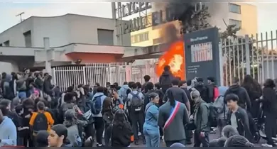 Imagem ilustrativa da notícia: França tem maior protesto estudantil e confrontos com polícia