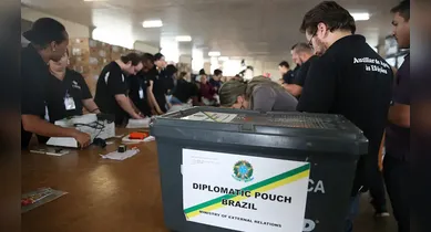 Imagem ilustrativa da notícia: Quase 1 milhão de brasileiros no exterior poderão votar nas eleições