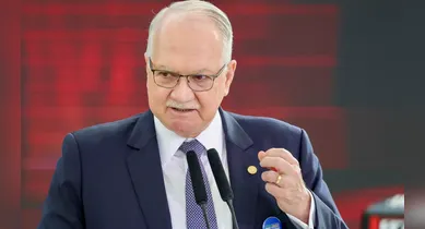 Imagem ilustrativa da notícia: Fachin dá 5 dias para Mendonça e Gonet responderem acusação de Moraes