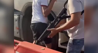 Imagem ilustrativa da notícia: Homem com fuzil agride funcionário e danifica caminhão na Alça Viária