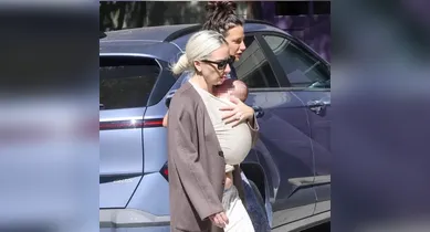 Imagem ilustrativa da notícia: Bebê de Lady Gaga gera teorias na internet: "Barriga de aluguel ou adoção?"