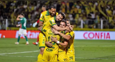 Imagem ilustrativa da notícia: Primeiro time fora do Z-4, Mirassol vence e abre 5 pontos do Remo