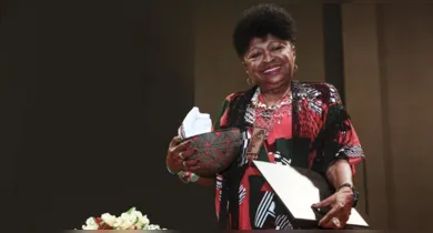 Imagem ilustrativa da notícia: Zélia Amador: veja horários e locais do velório e sepultamento da professora
