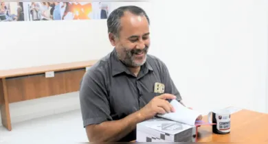 Imagem ilustrativa da notícia: Pedreiro que defendeu próprio caso ganha bolsa integral para cursar Direito