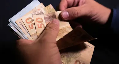 Imagem ilustrativa da notícia: Pagamento do 13º salário será antecipado; veja datas e quem recebe