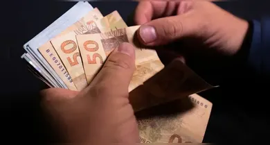 Imagem ilustrativa da notícia: 13º salário terá segunda parcela antecipada em 2026 por detalhe no calendário