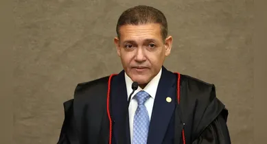 Imagem ilustrativa da notícia: TSE atende Flávio e manda suspender canal do whatsapp "Exército do Lula"
