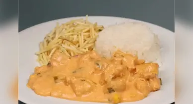 Imagem ilustrativa da notícia: Strogonoff de frango cremoso: ingredientes simples e preparo rápido
