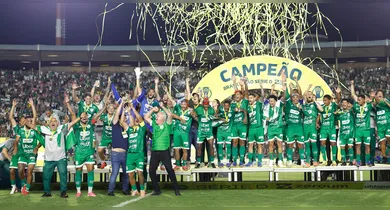 Imagem ilustrativa da notícia: Carrasco do Remo em 84, Uberlândia é campeão da Série D