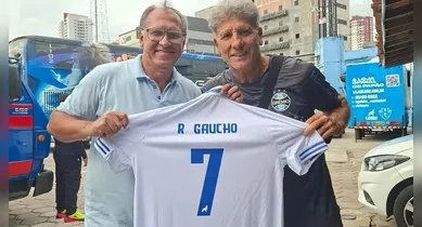 Imagem ilustrativa da notícia: Renato Gaúcho define Grêmio contra o Remo e recebe camisa do Paysandu