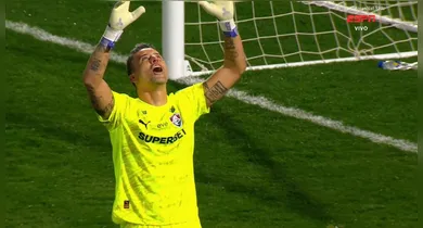Imagem ilustrativa da notícia: Fábio defende pênalti e Fluminense avança às quartas da Libertadores