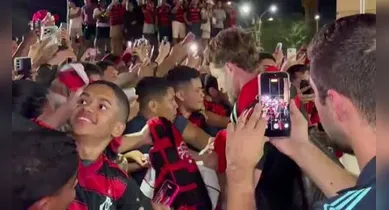 Imagem ilustrativa da notícia: Flamengo chega a Belém com festa de torcedores antes de encarar o Remo
