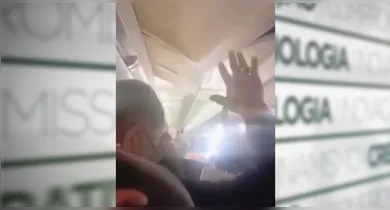 Imagem ilustrativa da notícia: Vídeo: teto de avião desaba sobre passageiros durante decolagem no Irã