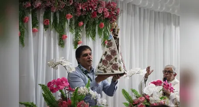 Imagem ilustrativa da notícia: Imagem de Nossa Senhora de Nazaré visita sede da RBA em momento de fé
