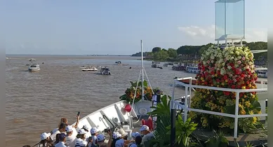 Imagem ilustrativa da notícia: Romaria Fluvial reúne fiéis na Baía do Guajará; veja fotos