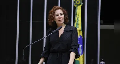 Imagem ilustrativa da notícia: Zambelli condiciona volta ao Brasil à "anistia" e vitória de Flávio Bolsonaro