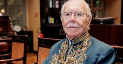 O ex-presidente José Sarney, de 96 anos, permanece internado em São Luís após cirurgia para tratar uma obstrução intestinal; quadro é considerado estável, segundo boletim médico.