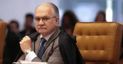 Presidente do STF, Edson Fachin mantém separadas as análises das petições envolvendo Alexandre de Moraes e André Mendonça e marca o julgamento de um dos casos para 23 de setembro.