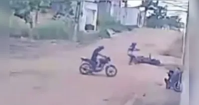 O homem foi executado em plena luz do dia e ainda teve a motocicleta levada pelos suspeitos