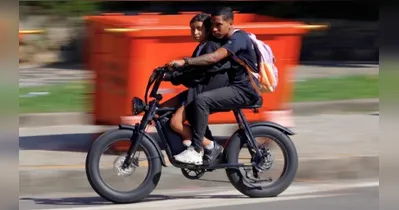 Se a lei for aprovada, adolecentes abaixo de 16 anos não poderão usar as bicicletas elétricas