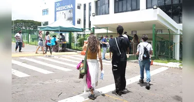 A adesão à renegociação de dívidas da graduação deve ser firmada diretamente com a instituição financeira.