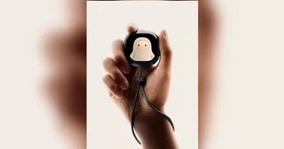 O Muse Charm é um dispositivo portátil com IA para usuários.