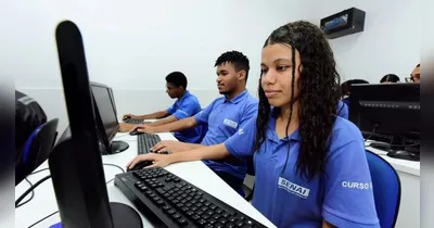 Cursos no Senai: há opções gratuitas e pagas, com oportunidades em diferentes áreas de formação.