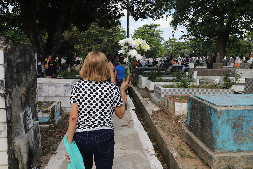 
        
        
            Finados: veja fotos da movimentação nos cemitérios de Belém
        
    