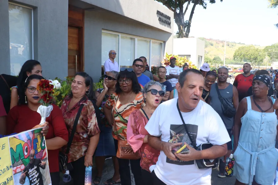 Fãs, amigos e familiares se despedem de Anderson Leonardo