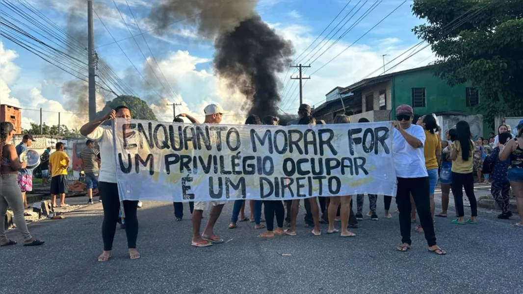 Protesto bloqueia a avenida Arthur Bernardes nas duas pistas