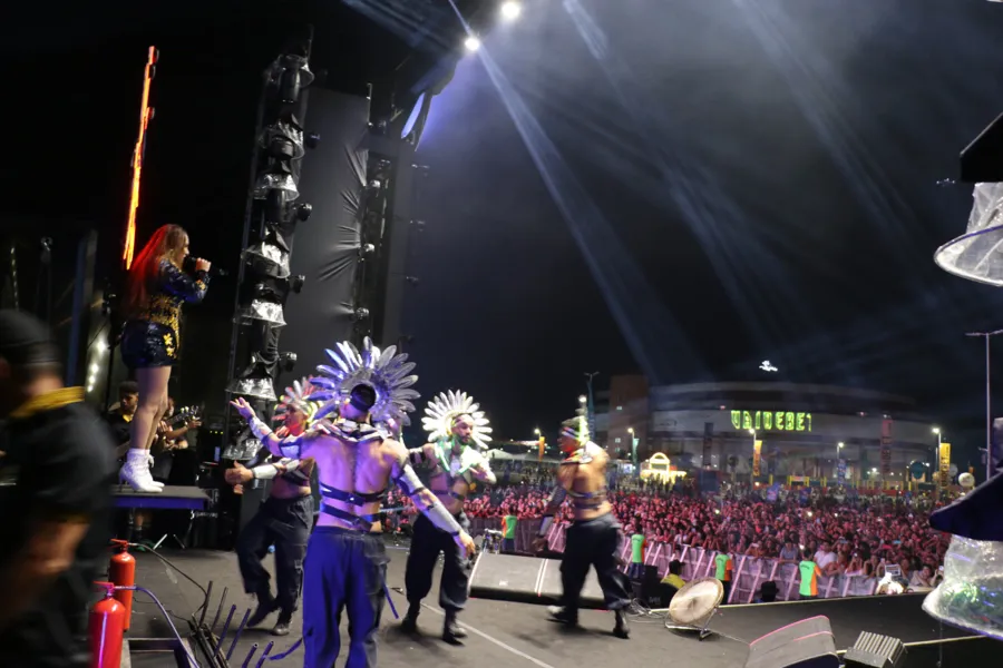 Parárraiá: veja fotos do início da segunda noite