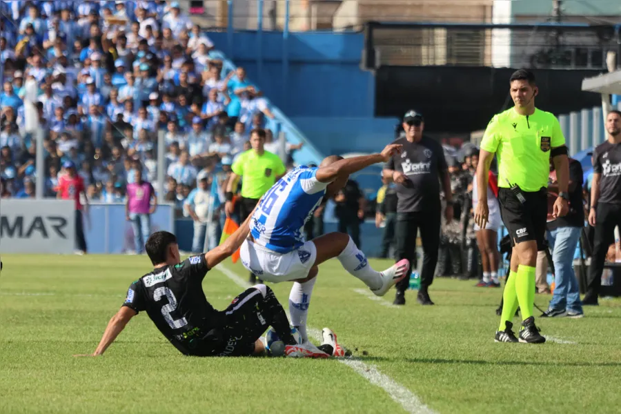 Paysandu sofre gol no fim e tem empate amargo com o Operário