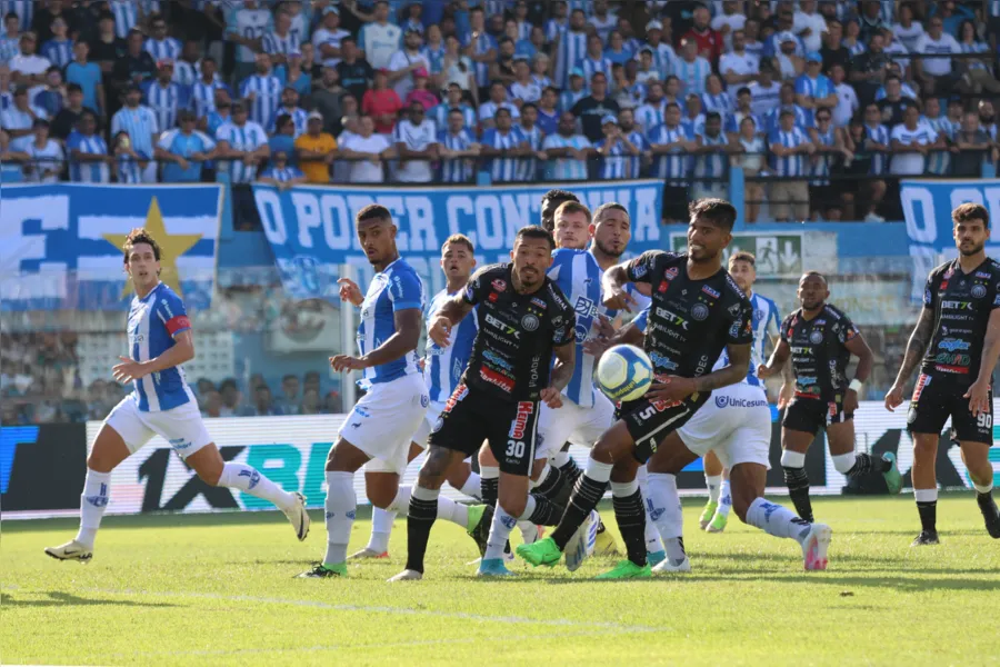 Paysandu sofre gol no fim e tem empate amargo com o Operário