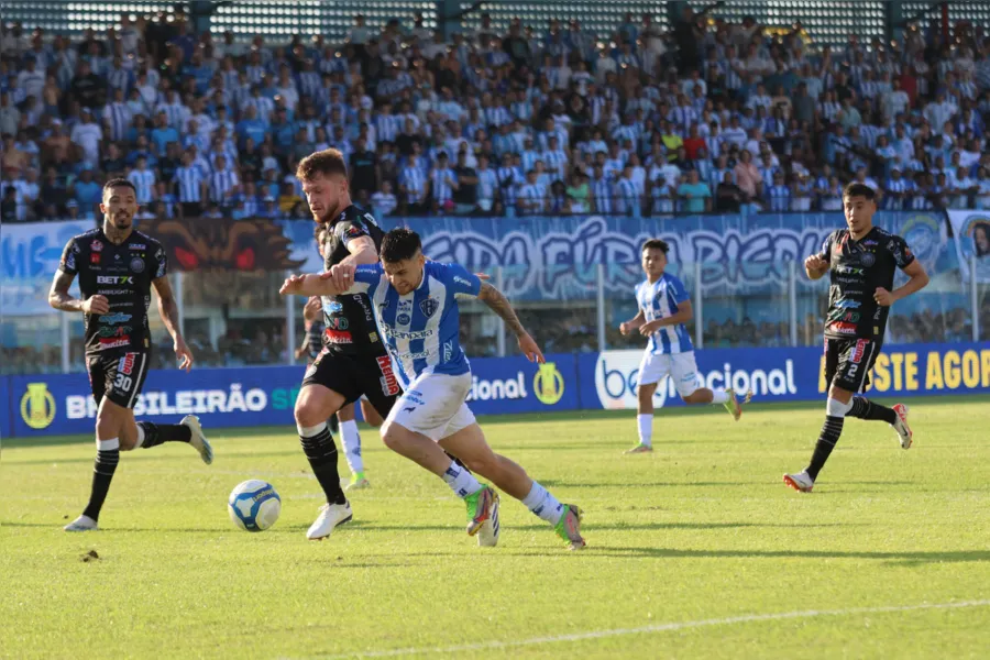 Paysandu sofre gol no fim e tem empate amargo com o Operário