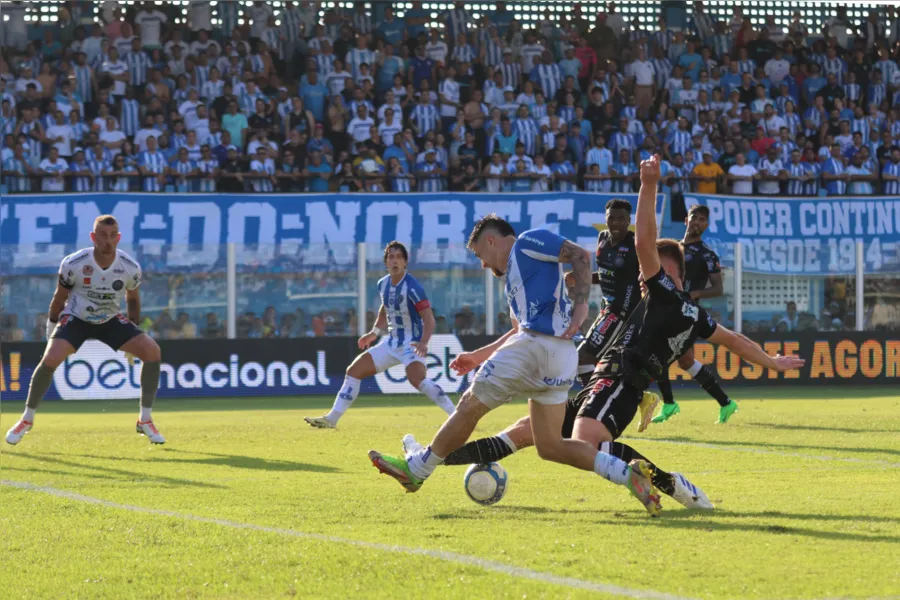 Paysandu sofre gol no fim e tem empate amargo com o Operário