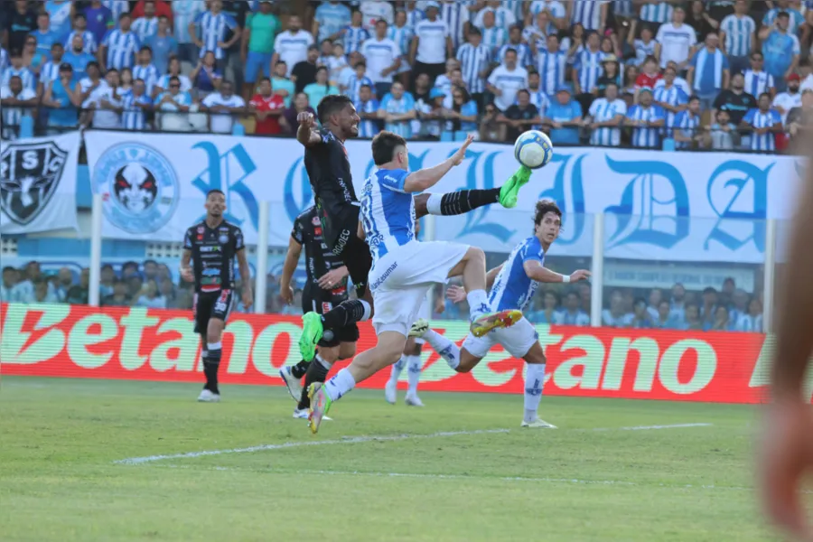 Paysandu sofre gol no fim e tem empate amargo com o Operário