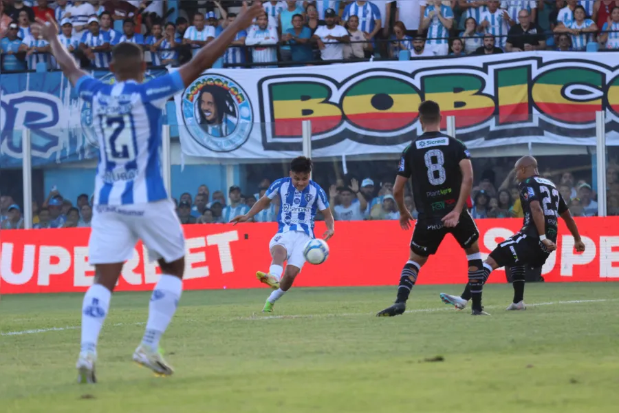 Paysandu sofre gol no fim e tem empate amargo com o Operário