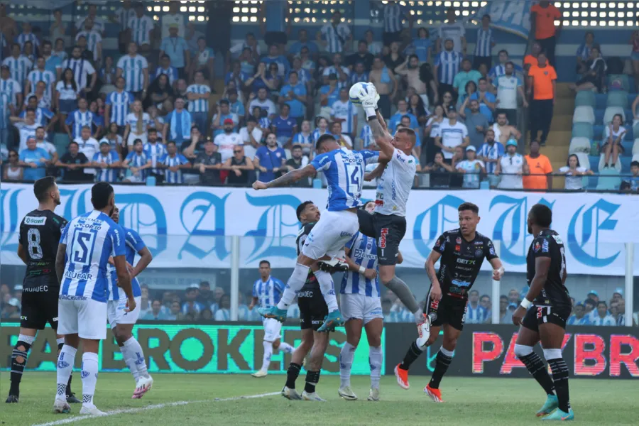 Paysandu sofre gol no fim e tem empate amargo com o Operário