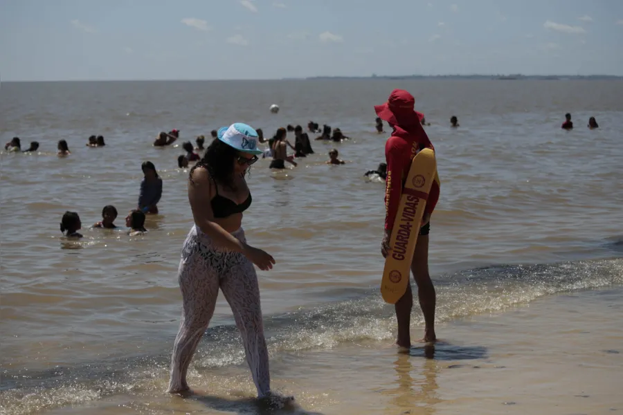 Cadê a Maísa? Veja fotos de Cotijuba neste domingo (14)