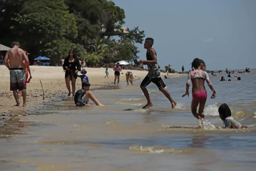 Cadê a Maísa? Veja fotos de Cotijuba neste domingo (14)