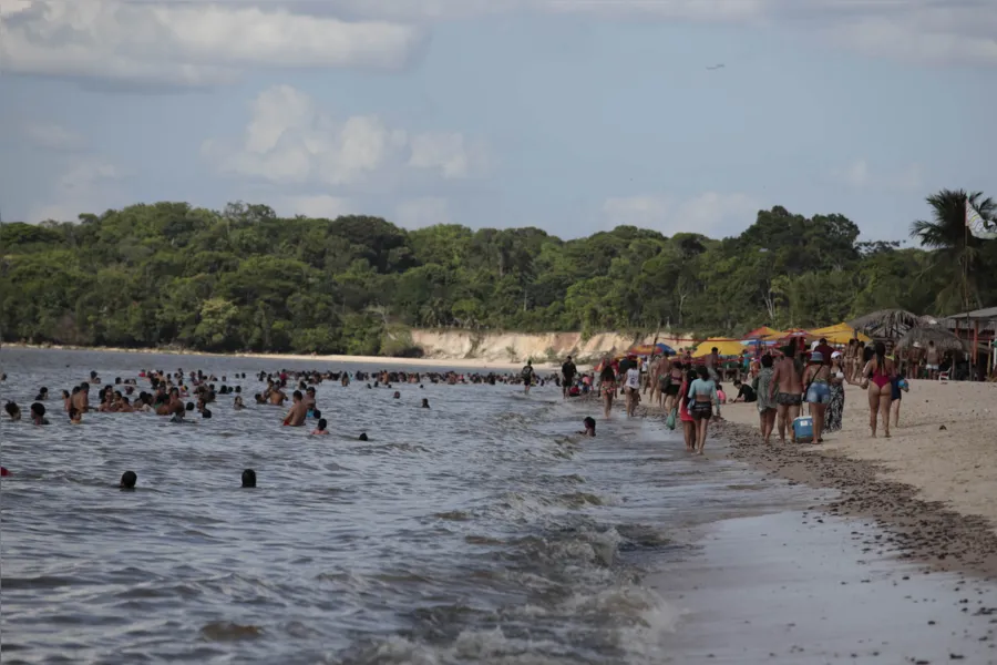 Cadê a Maísa? Veja fotos de Cotijuba neste domingo (14)