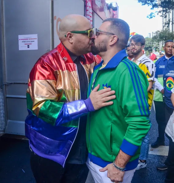 Pabllo, Carmo, Blogueirinha e mais famosos na Parada LGBT+