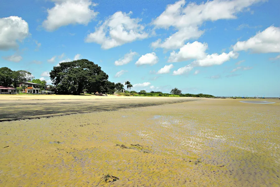 Colares: Turismo ufológico e Belezas Naturais