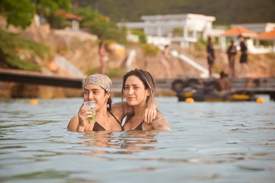 Lauana Prado e Tati Dias curtem férias no Caribe; veja fotos