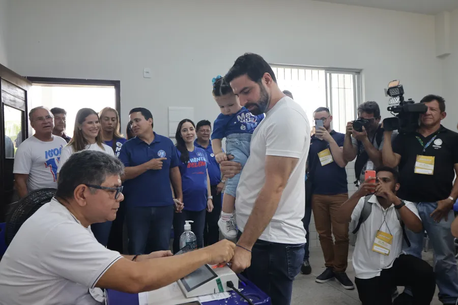 Igor Normando vota em colégio Jarbas Passarinho no Marco